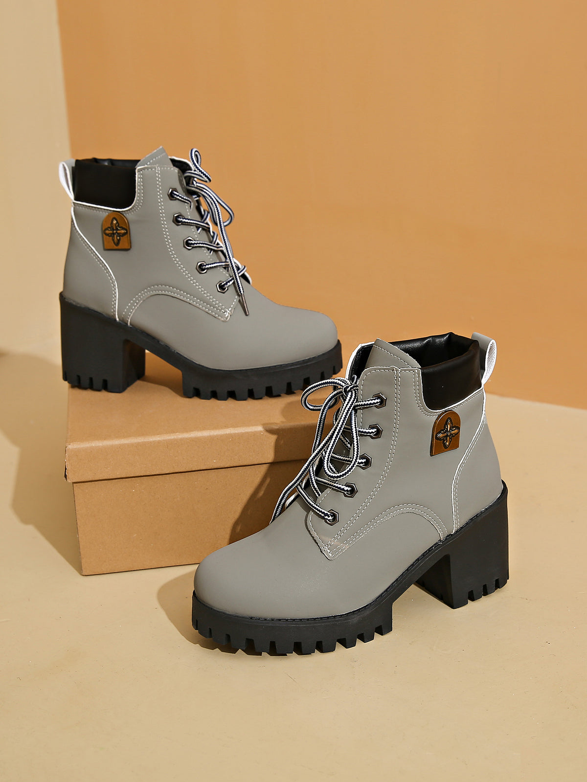 🔥【35-42】 👢✨2025 Høstens nyhet: Ankelstøvler med tykke hæler og plattformer – retro snørestil for kvinner