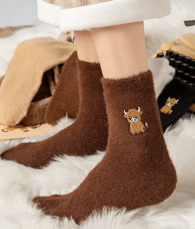 🔥Søte og varme damesokker med Highland-ku-broderi, ekstra tykke