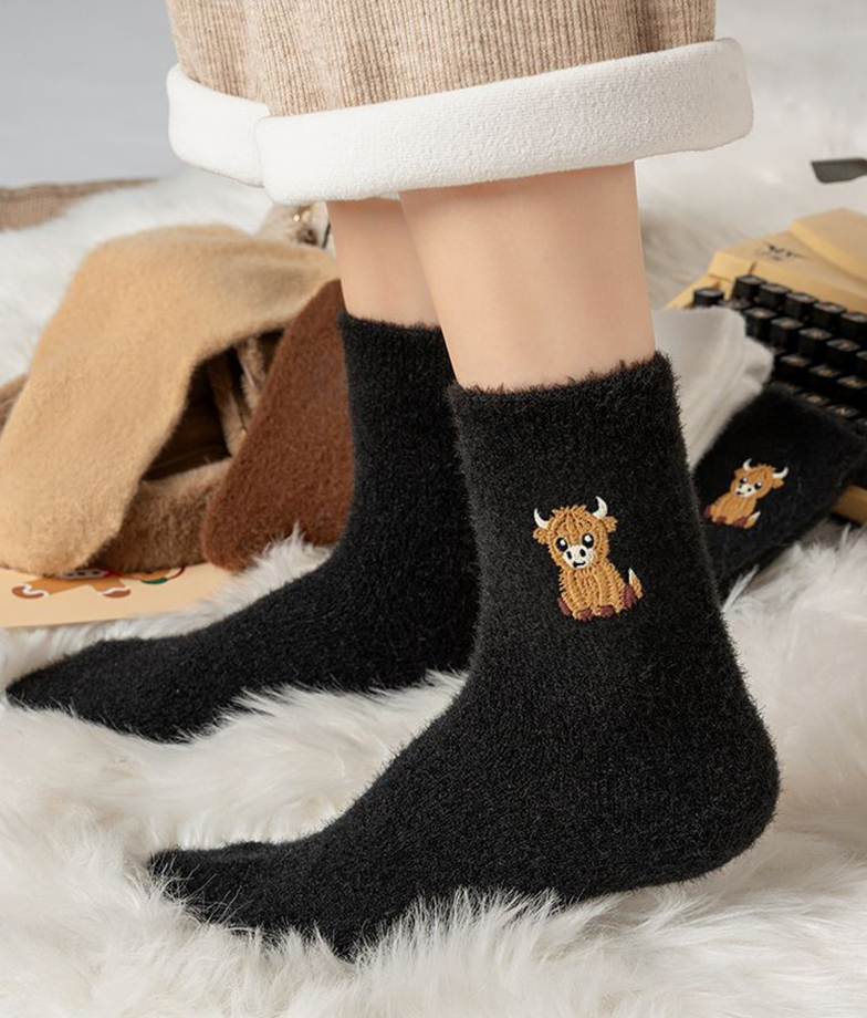 🔥Søte og varme damesokker med Highland-ku-broderi, ekstra tykke