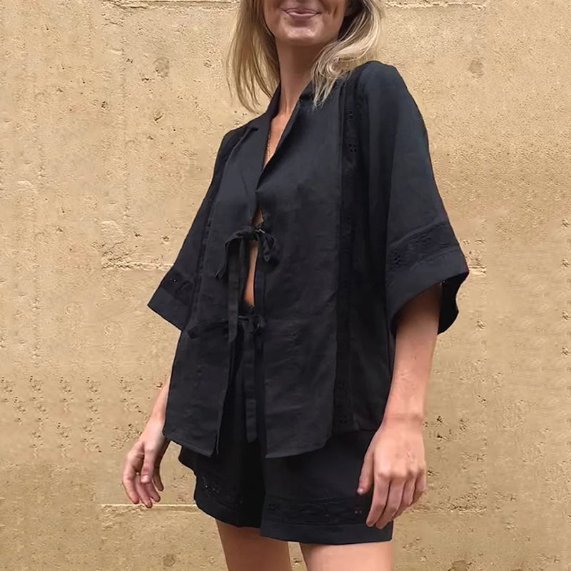 To-delt sett for kvinner - topp med slips foran + shorts med løpesnor