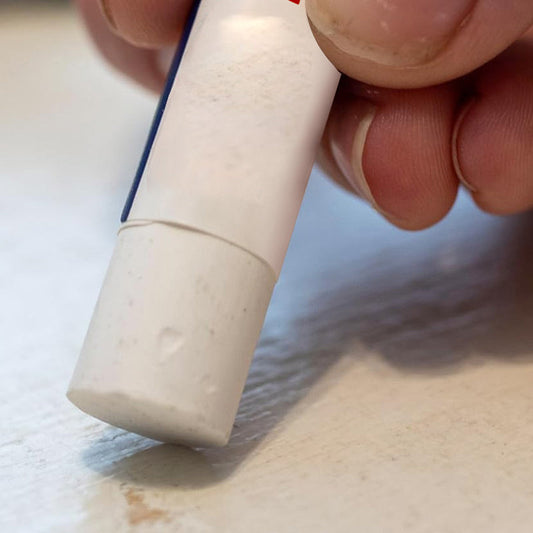 Trefyllstoffstift for å skjule flekker og riper