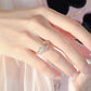 Elegant kronesett med zirkonia-ring