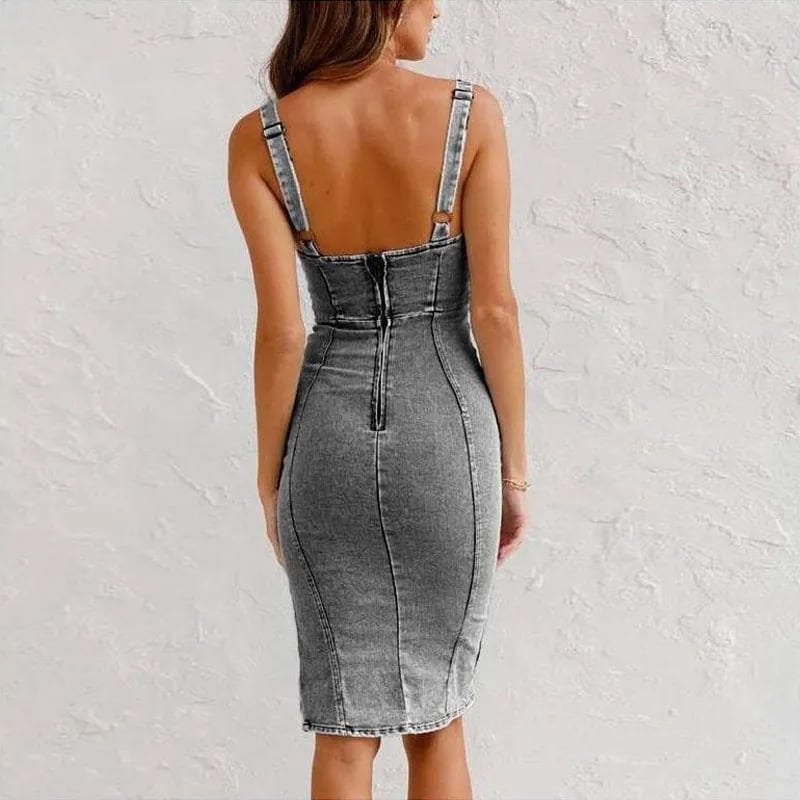Tettsittende denim stroppe kjole med justerbare stropper, U-hals og splitt