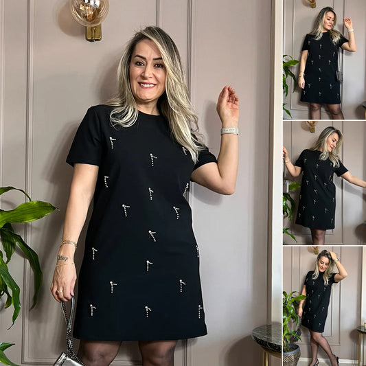 Damekjole med rhinestone-utsmykning og korte ermer