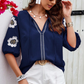 Elegant, brodert blomsterbluse med V-hals for kvinner