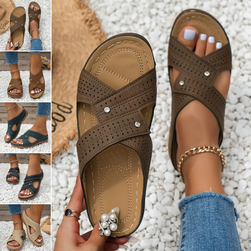 Uformelle slip-on-sandaler med kryssremmer og perforert mønster
