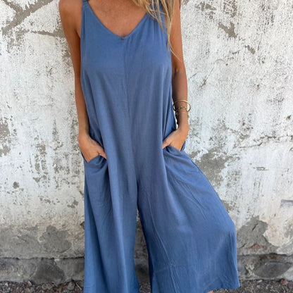 Avslappet jumpsuit i bomulls- og linblanding med lommer og justerbare stropper i en løs passform