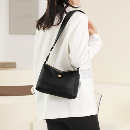 Minimalistisk, romslig skulder- og crossbody-veske i nylon