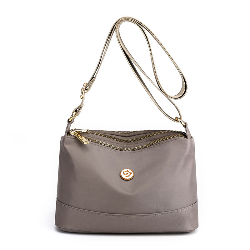 Minimalistisk, romslig skulder- og crossbody-veske i nylon