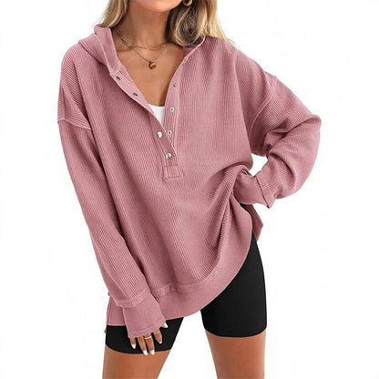 🎉🧥 Langermet hettegenser for damer – V-hals med knappedetaljer, avslappet passform og sideslisser – uanstrengt stilig🌸✨