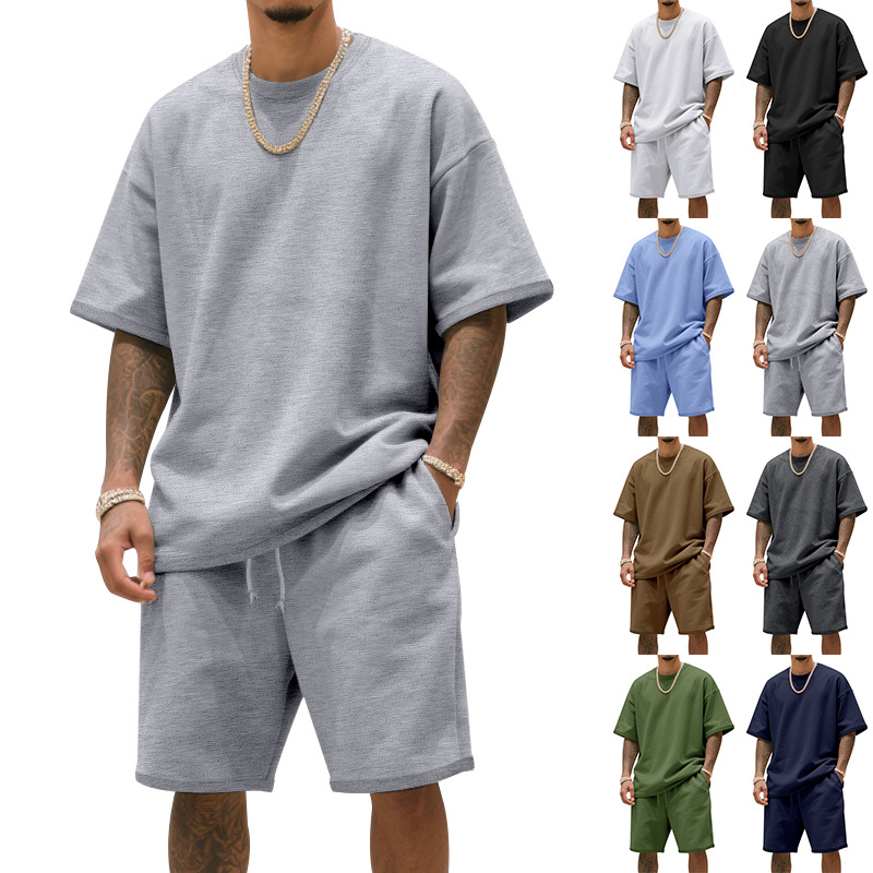 Casual to-delt sett med T-skjorte og shorts for menn