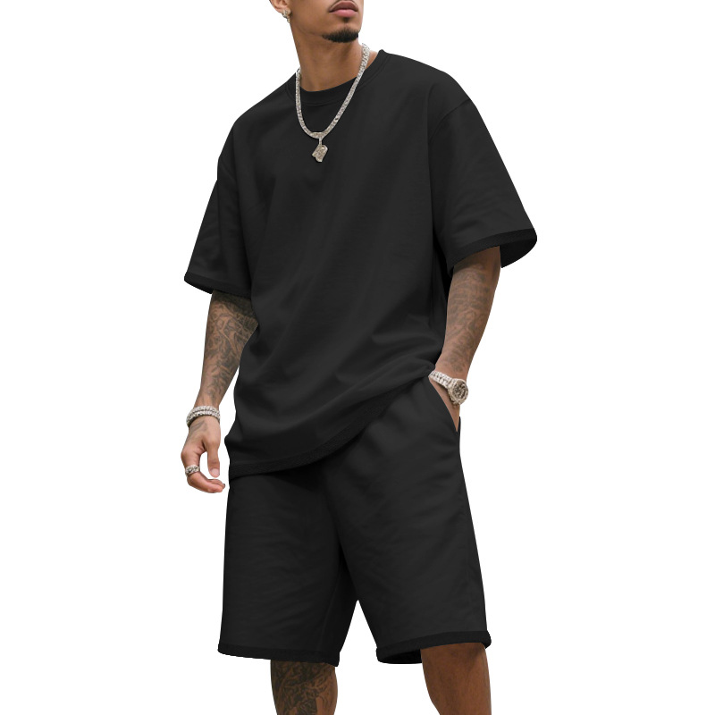 Casual to-delt sett med T-skjorte og shorts for menn