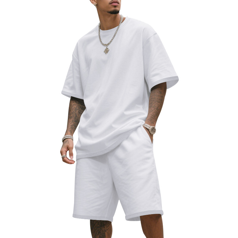 Casual to-delt sett med T-skjorte og shorts for menn