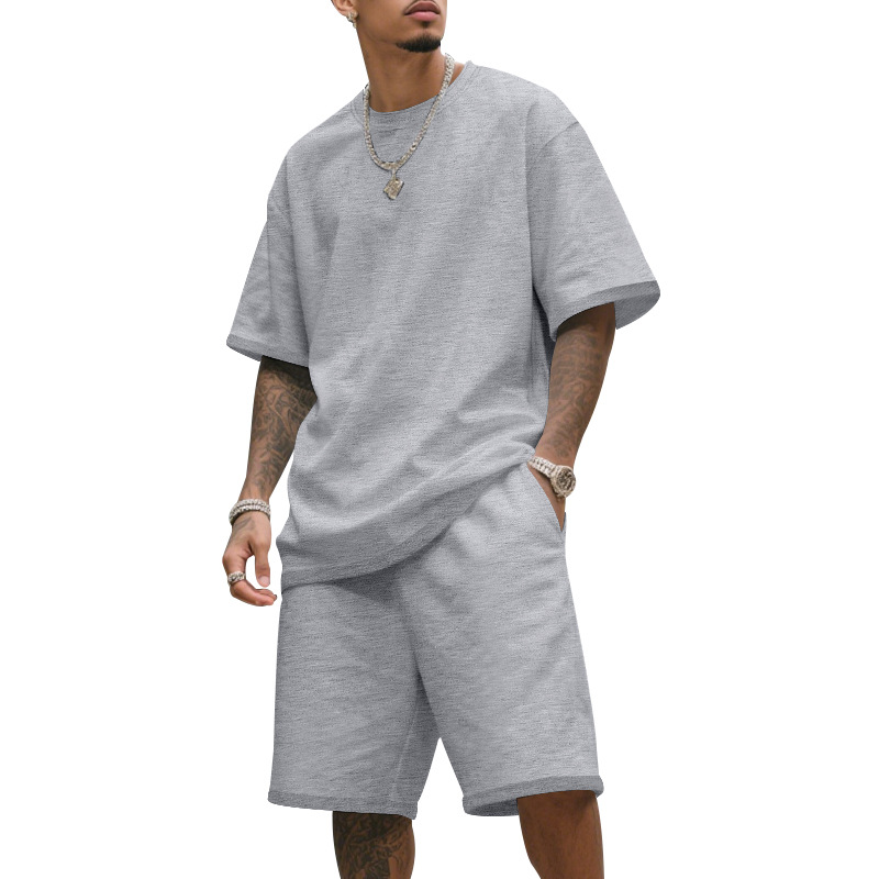 Casual to-delt sett med T-skjorte og shorts for menn