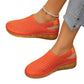 Perforerte kilehæl-slingback-sandaler for kvinner