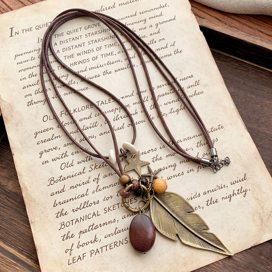 📿Halskjede med vintage-inspirert boho-anheng med fjær