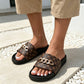 Unisex-sommer-sandaler med monogram og metallkjede