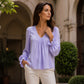 Elegant ensfarget bluse med V-hals for damer