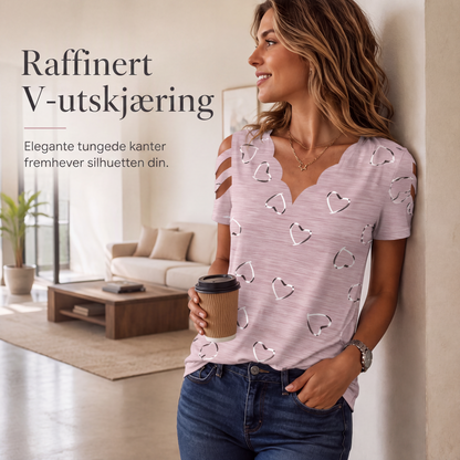 T-skjorte for kvinner med bølget V-hals og hjerteprint