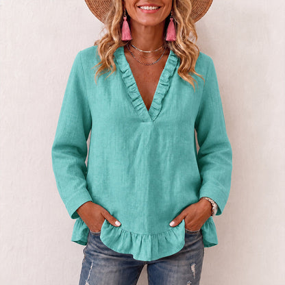 Damebluse med volanger og V-hals