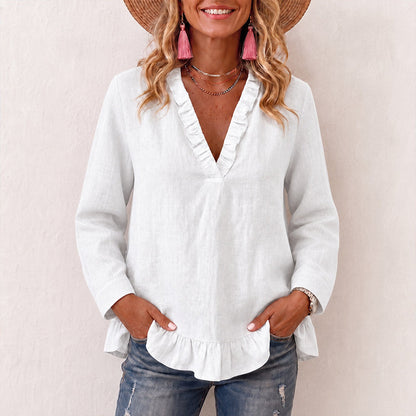 Damebluse med volanger og V-hals