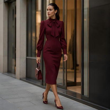 Elegant blyantkjole med sløyfehals for kvinner