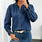 Elegant denimskjorte for kvinner med volang og høy hals