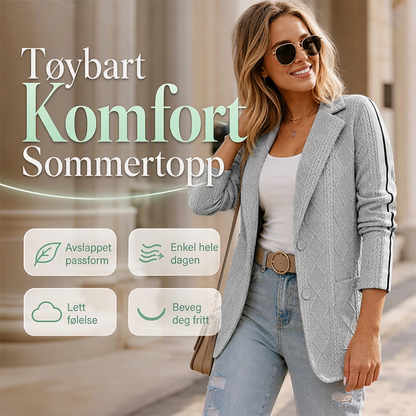 Dameblazer med kabelstrikk og sidestripe