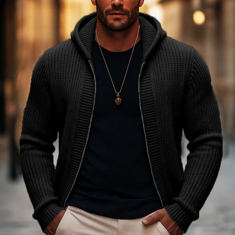 Uformell strikkegenser med glidelås og hette for menn