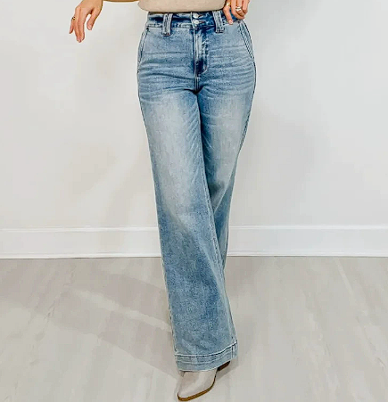 Damejeans med høy midje og utslådde ben, strekkdenim, slank passform med dobbelknapp i midjen