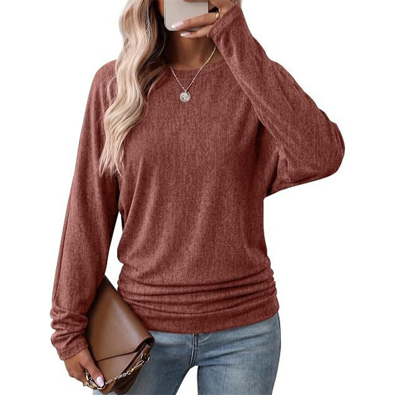 Avslappet og løs genser for kvinner med rund hals, lange ermer, droppede skuldre, batwing-ermer og rynket design på sidene