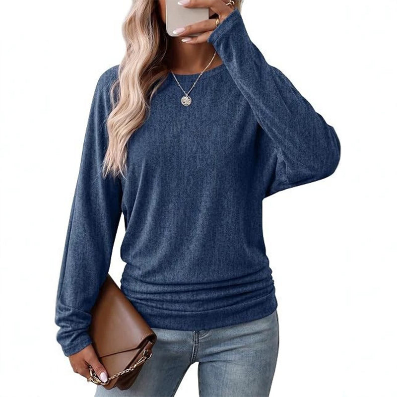 Avslappet og løs genser for kvinner med rund hals, lange ermer, droppede skuldre, batwing-ermer og rynket design på sidene