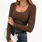 Ribbsittende langt ermet square neck topp for kvinner
