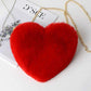 Fluffy skulderveske i hjerteform til valentinsdagen